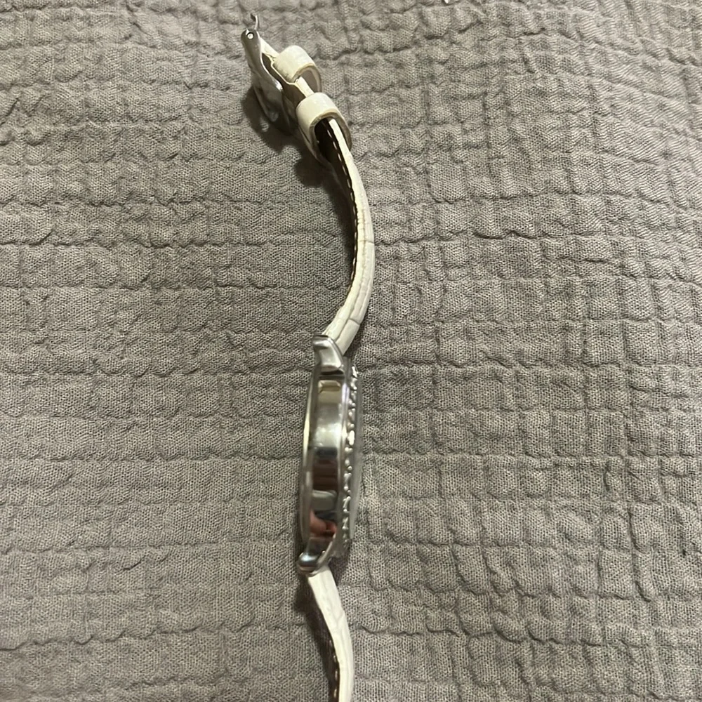 Guess Butterfly Watch 🦋 - Picture 4 of 7